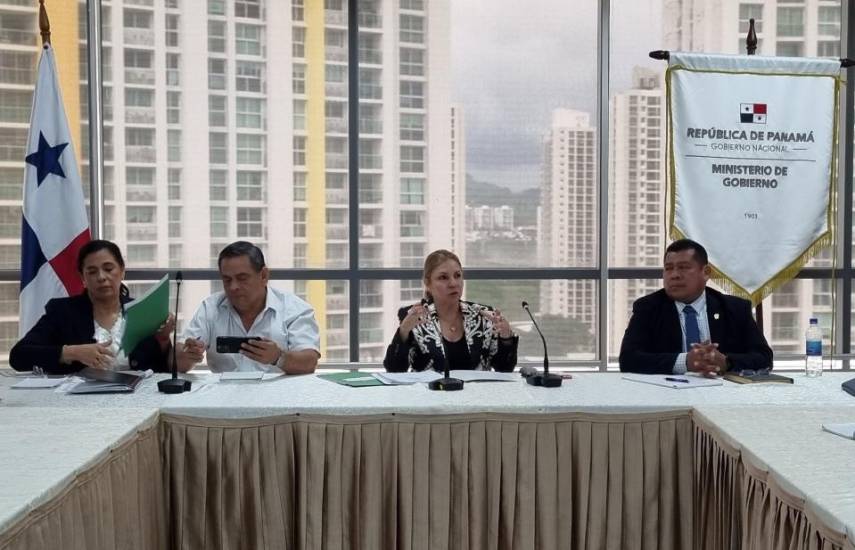 ML | Autoridades durante la reunión con líderes indígenas.