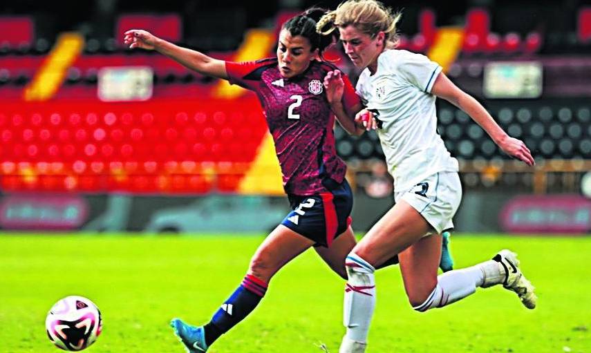 Cortesía | Jugadoras de Costa Rica y Panamá en duelo amistoso.