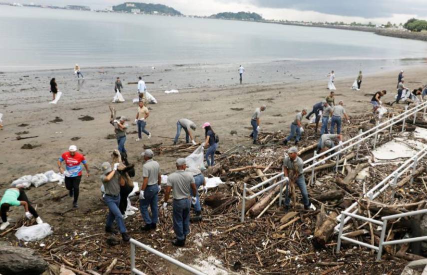 Limpieza de rampa de Amador organizada por la Alcaldía de Panamá