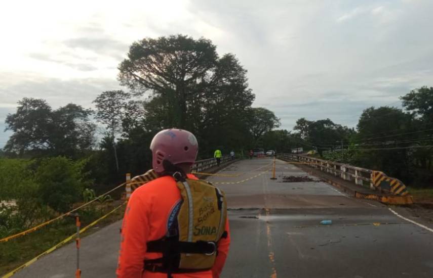 ML | Un puente afectado por las fuertes lluvias de las últimas horas.