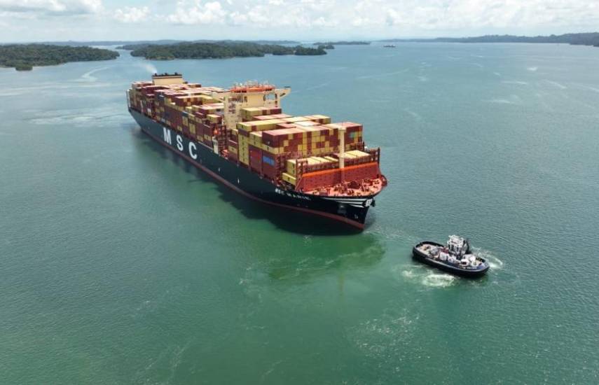 ML | El buque MSC Marie transitando por las aguas del Canal de Panamá.