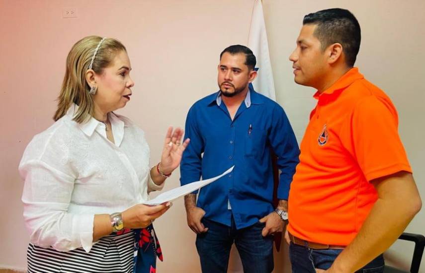 ML | La gobernadora Aixa Santamaría lidera evaluaciones.