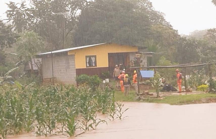 Suspenden desfiles patrios en Veraguas a causa de las inundaciones y aumento de lluvias