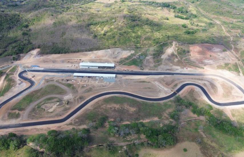 Autódromo recibe a amantes del deporte motor