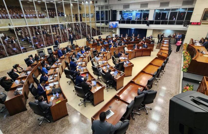 ML | Diputados en una sesión en el Pleno de la Asamblea.