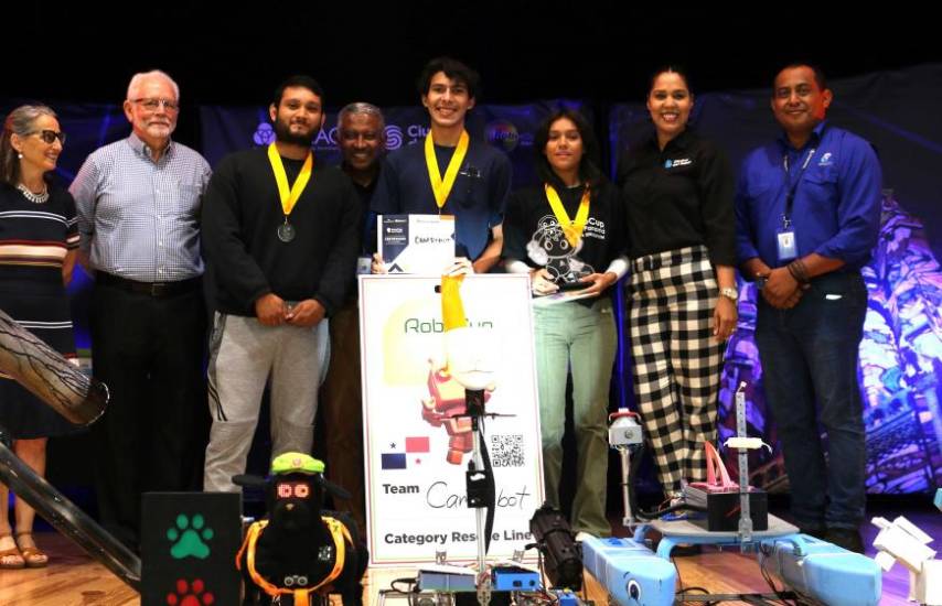 Cinco estudiantes panameños competirán en el RoboCupJunior de Países Bajos