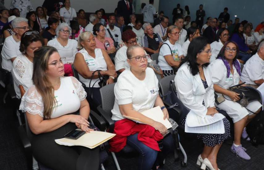 Billeteros de la Lotería celebran nuevos márgenes de ganancias aprobados en subcomisión